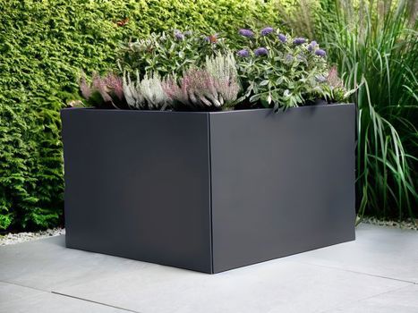Korting Op Stalen Plantenbak Buiten